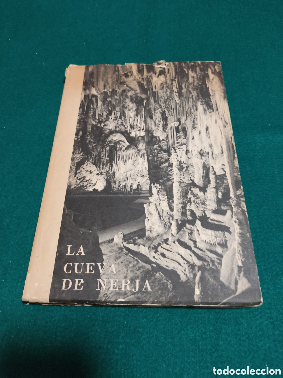 Libros de segunda mano: Libro La cueva de Nerja 1971 - Foto 1