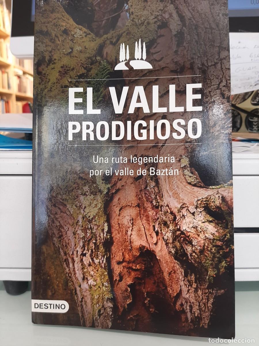 Libri di seconda mano: Alicia del Castillo. El valle prodigioso. Una ruta legendaria por el valle de Bazt&aacute;n