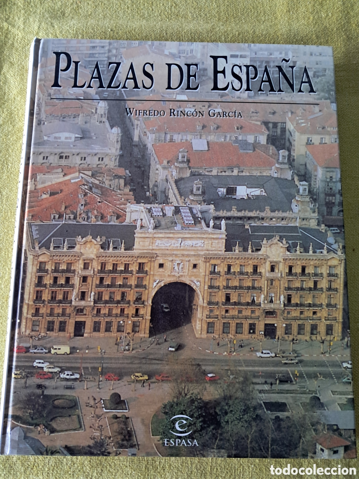 Libros de segunda mano: Plazas de Espa&ntilde;a Ed. Espasa - Foto 1