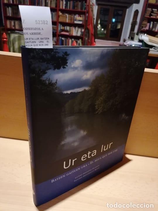 Libros de segunda mano: ODRIOZOLA OYARBIDE, Lourdes y ARRAZABALAGA MARTIN, Sagrario - UR ETA LUR. BATZEN GAITUEN URA. EL AGU