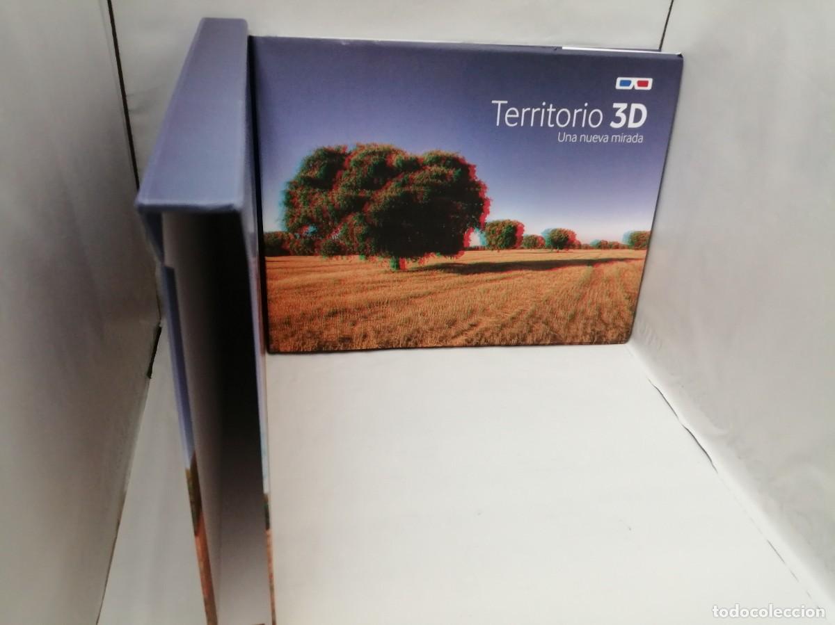Livres d'occasion: Territorio 3D: Una nueva mirada (Primera edici&oacute;n, tapa dura, Incluye gafas 3D, Obra en estuche)