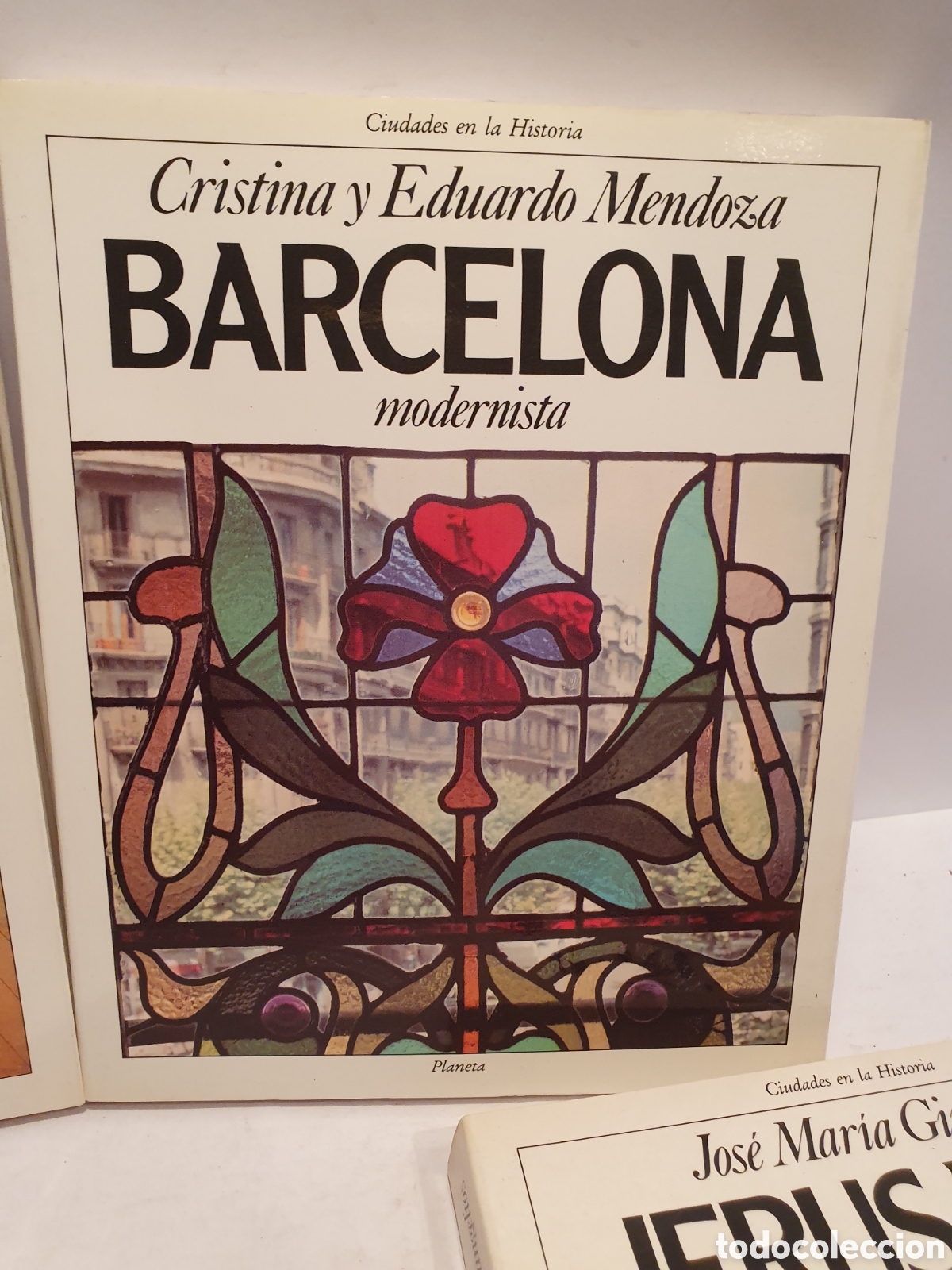 Libros de segunda mano: BARCELONA. MODERNISTA. CRISTINA Y EDUARDO MENDOZA. CIUDADES CON HISTORIA.