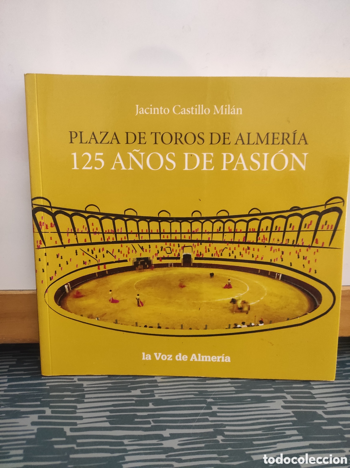Libri di seconda mano: Jacinto Castillo Mil&aacute;n. PLAZA DE TOROS DE ALMER&Iacute;A. 125 A&Ntilde;OS DE PASI&Oacute;N. Ed. La Voz de Almer&iacute;a