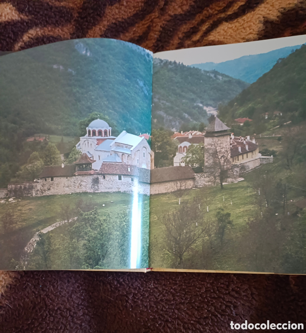 Libros de segunda mano: Libro monasterio ortodoxo en Serbia