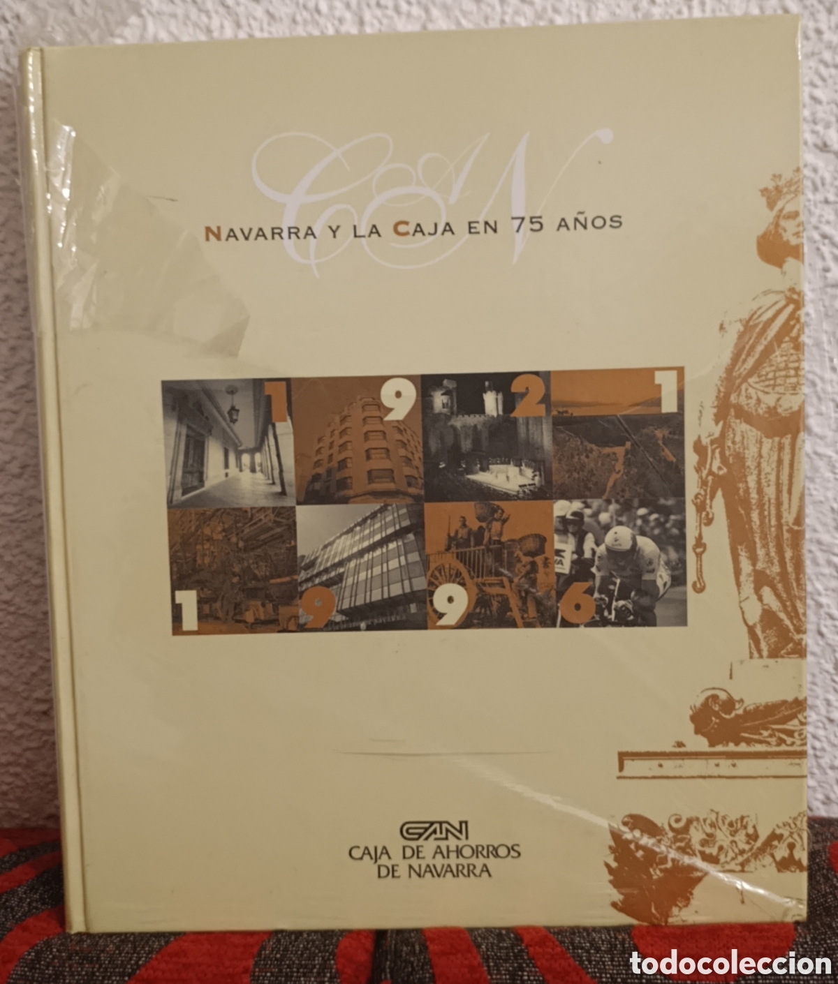 Libros de segunda mano: NAVARRA Y LA CAJA EN 75 A&Ntilde;OS. 1921-1996