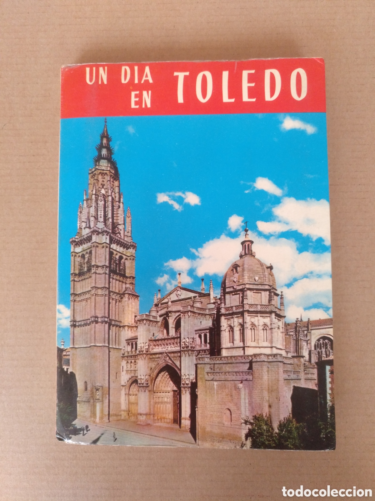 Gebrauchte B&uuml;cher: Un dia en Toledo (gu&iacute;a art&iacute;stica ilustrada). P Riera Vidal. 1973. Libro
