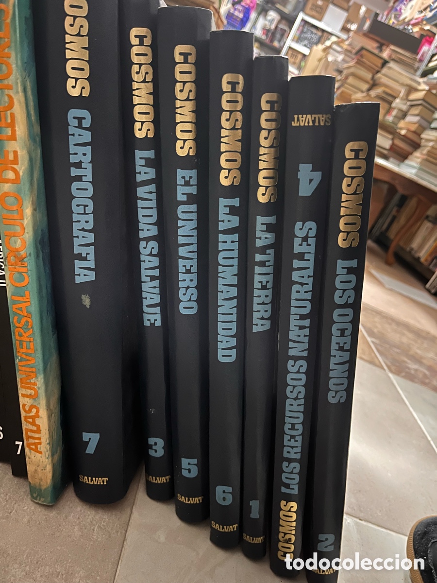 Libros de segunda mano: ENCICLOPEDIA 7 TOMOS. COSMOS de Salvat. Sobre la Tierra y el Universo. 28x40 cm