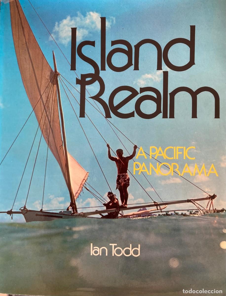 Libri di seconda mano: Island Realm: A Pacific Panorama. Ian Todd