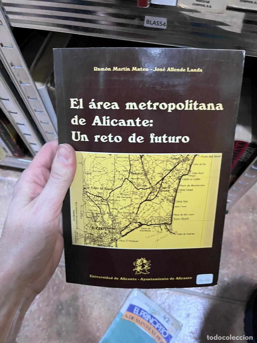 Libros de segunda mano: BLAS54 Ram&oacute;n Martin Mateo - Jos&eacute; Allende Landa El &aacute;rea metropolitana de Alicante: Un reto de futur