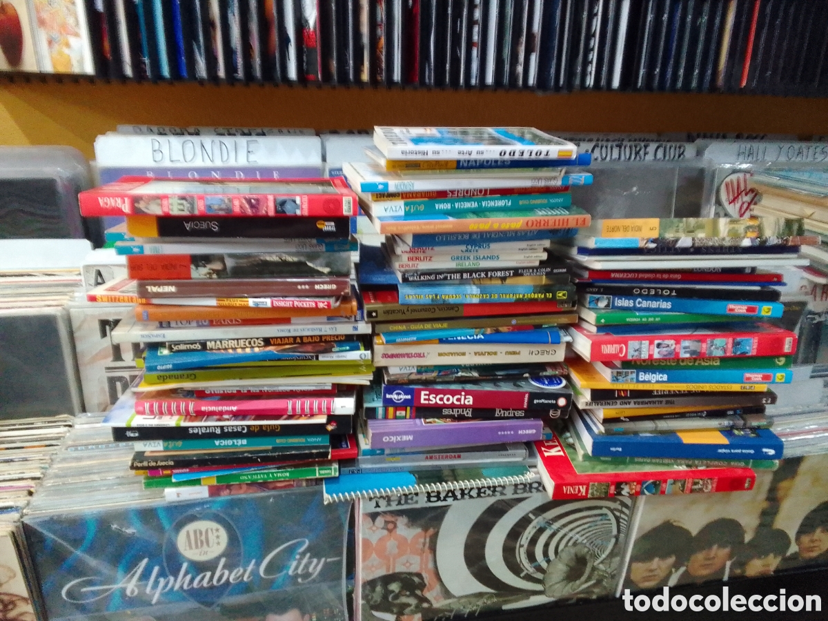 Libros de segunda mano: Lote 88 libros de guias de viajes