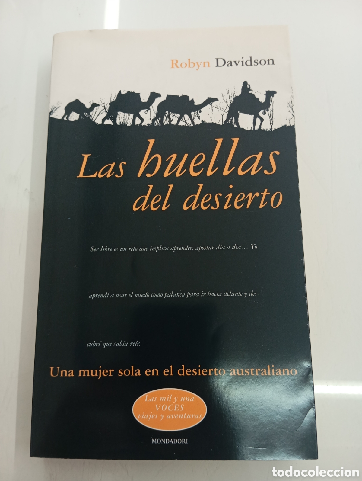 Libros de segunda mano: LAS HUELLAS DEL DESIERTO UNA MUJER SOLA EN EL DESIERTO AUSTRALIANO ROBYN DAVIDSON 1001 VOCES RARO
