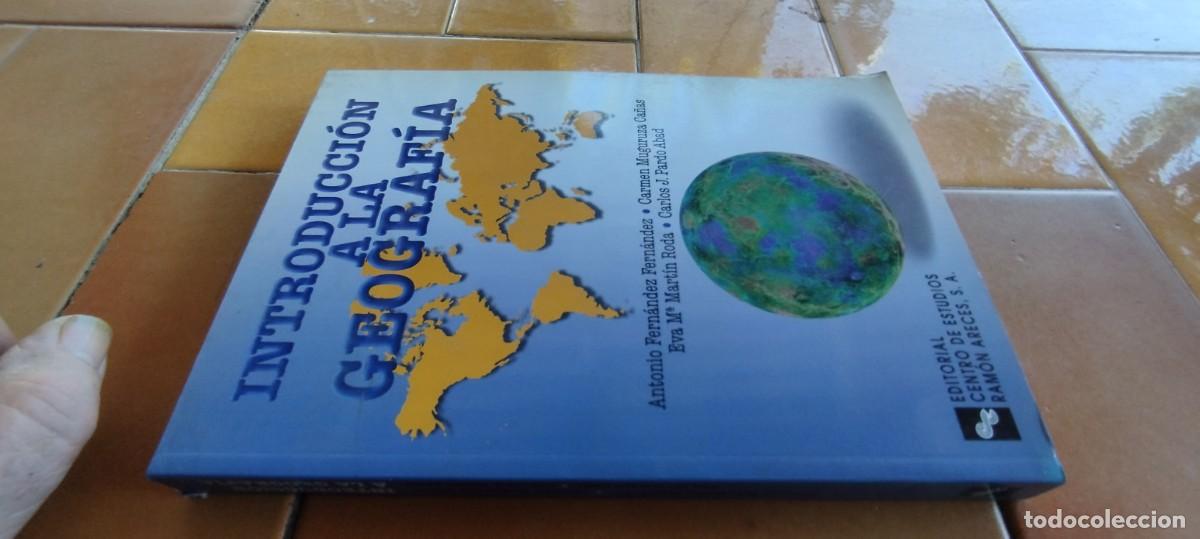 Libri di seconda mano: INTRODUCCION A LA GEOGRAFIA / FERNANDEZ-MUGURUZA-RODA-PARDO / PU-GUI-4 / RAMON ARECES