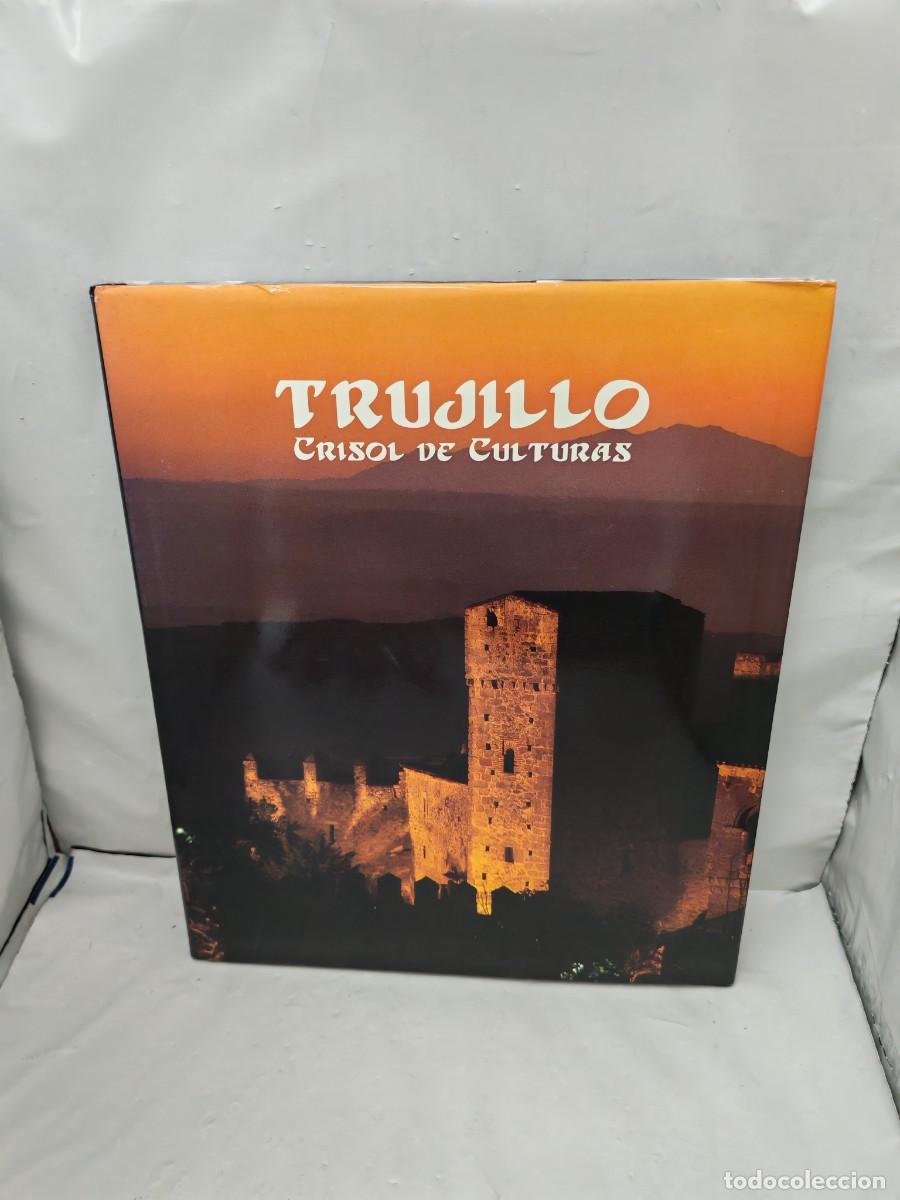 Libros de segunda mano: Trujillo: Crisol de culturas (Primera edici&oacute;n, tapa dura)