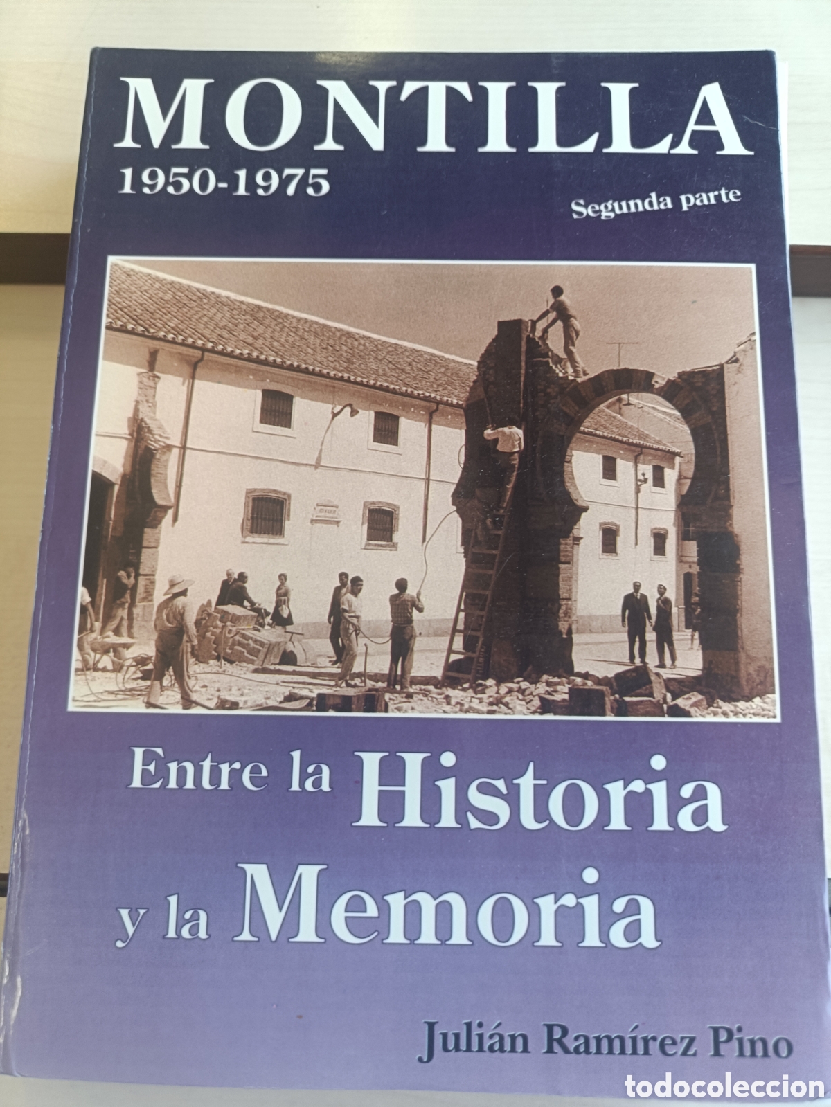 Libros de segunda mano: Montilla C&oacute;rdoba entre la historia y la memoria Juli&aacute;n Ram&iacute;rez 1994
