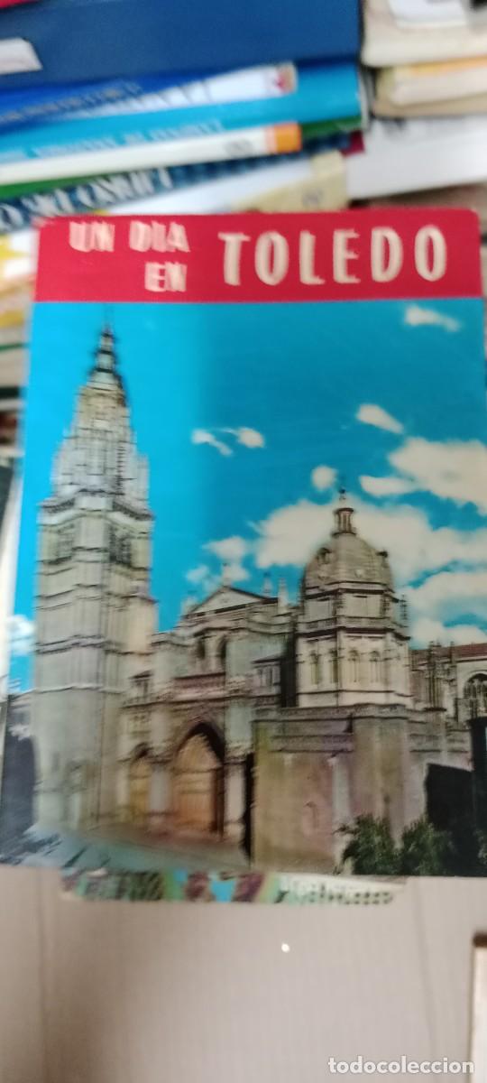 Libros de segunda mano: UN DIA EN TOLEDO VIAJES Y GEOGRAFIA LIBRO GG-BGA