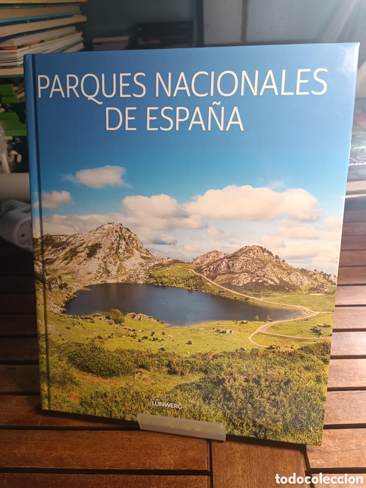 Libros de segunda mano: Parques nacionales de Espa&ntilde;a lunwerg primera edici&oacute;n 2022