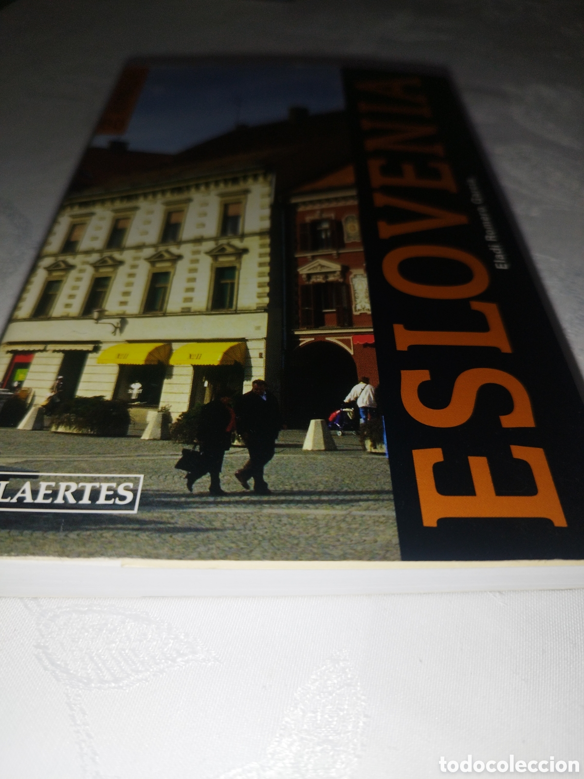 Libros de segunda mano: ELOVENIA. GUIA DE VIAJE. ED. LAERTES, 2008. ILUSTRADA.