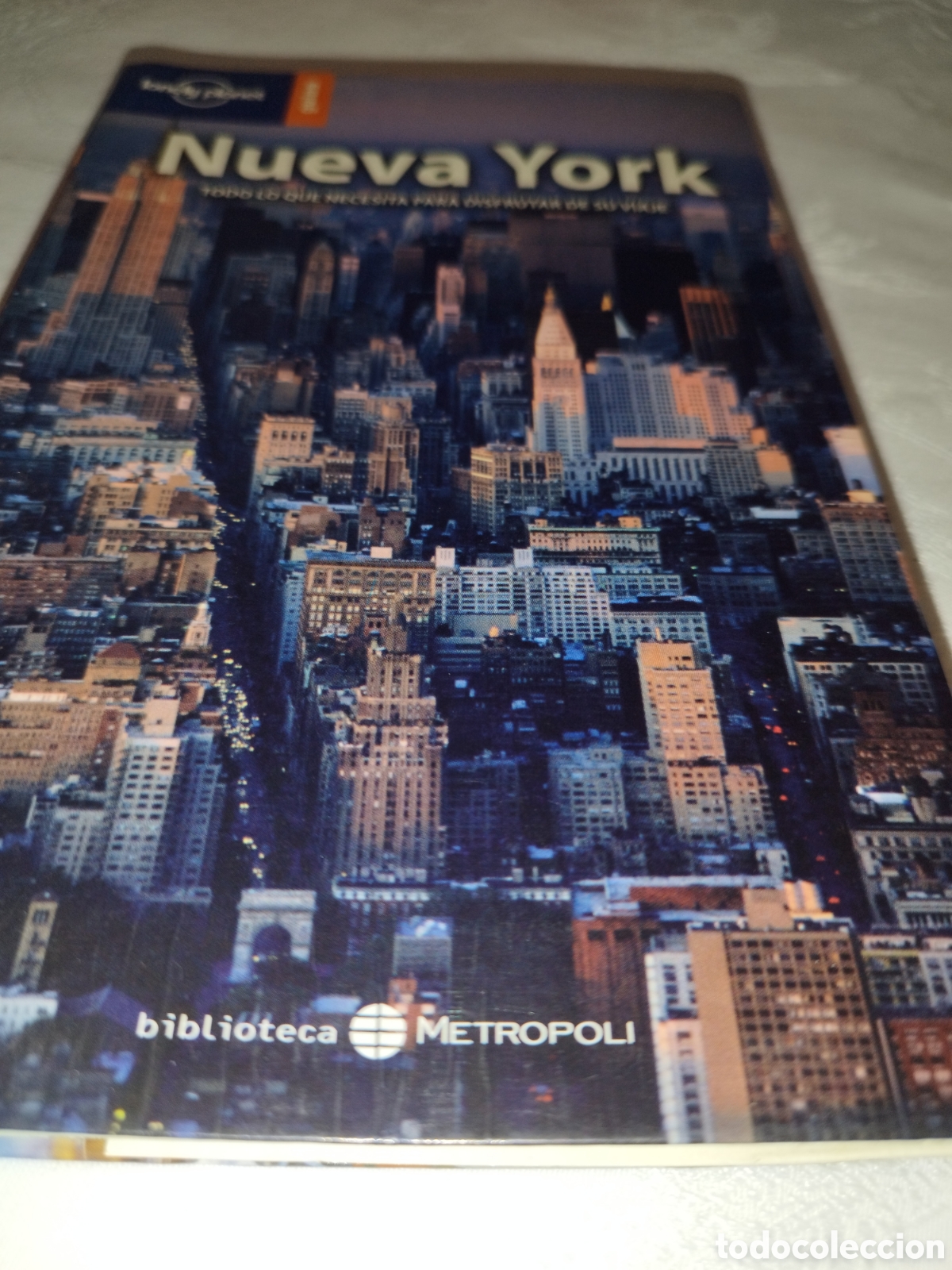 Gebrauchte B&uuml;cher: NUEVA YORK. GUIAS LONELY PLANET. ED. PLANETA, 2005. BIBLIOTECA METROPOLI. ILUSTRADA.