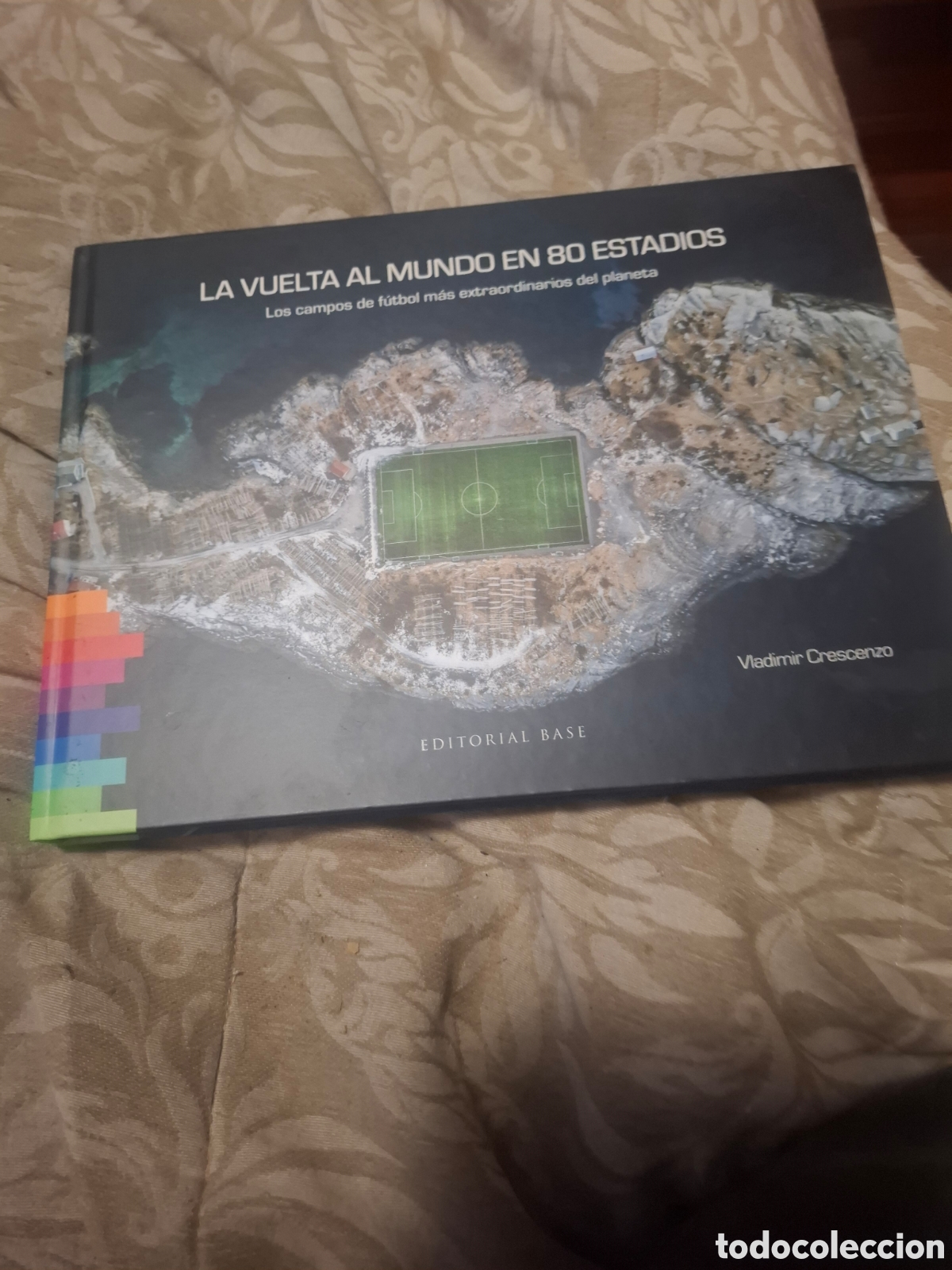Livros em segunda m&atilde;o: La Vuelta Al Mundo En 80 Estadios Los Campos De F&uacute;tbol M&aacute;s Extraordinarios Del Planeta V. Crescenzo