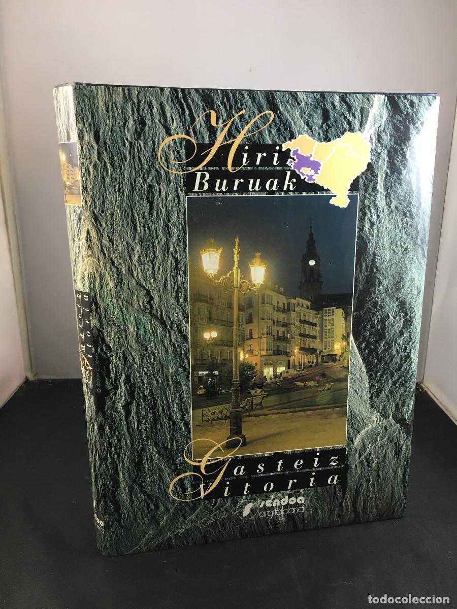 Libros de segunda mano: HIRI BURUAK. GASTEIZ / VITORIA. VIDA, PAISAJES, S&Iacute;MBOLOS. Ayerbe Echebarria, Enrique