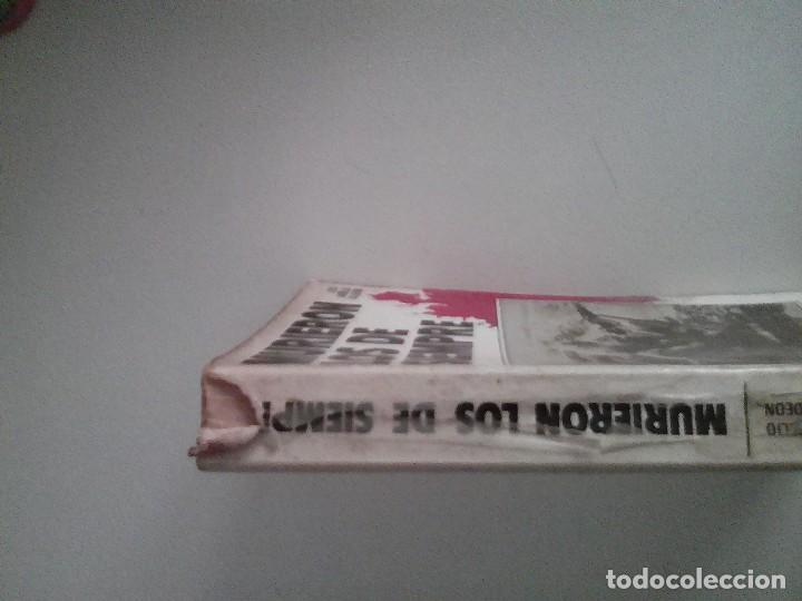 Libros de segunda mano: MURIERON LOS DE SIEMPRE. JOS&Eacute; AURELIO VALDE&Oacute;N. - Foto 2