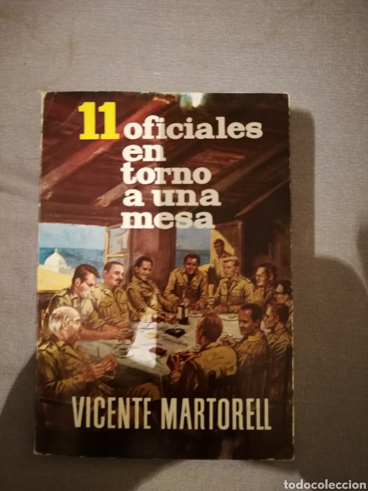 Gebrauchte B&uuml;cher: 11 oficiales en torno a una mesa
