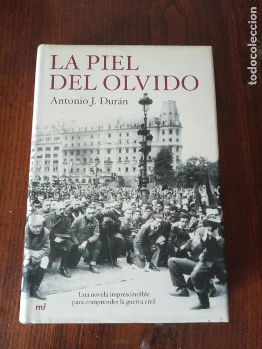 Gebrauchte B&uuml;cher: La piel del olvido. -Antonio J. Dur&aacute;n.