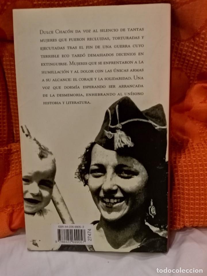 Libros de segunda mano: LA VOZ DORMIDA. DULCE CHAC&Oacute;N - Foto 2