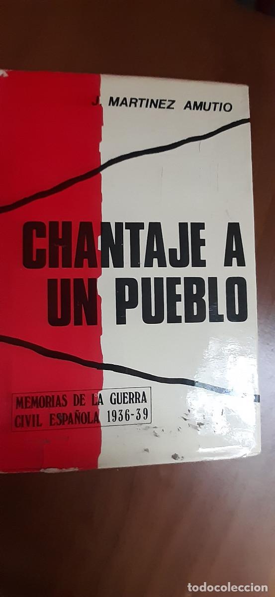 Libros de segunda mano: Chantaje a un pueblo. - Foto 1