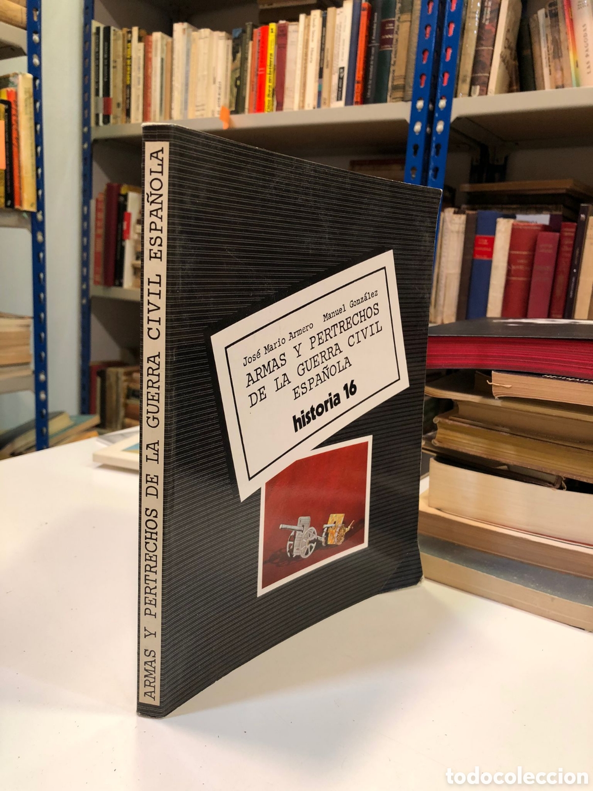 Second hand books: Armas y pertrechos de la Guerra civil espa&ntilde;ola - Jos&eacute; Mario Armero y Manuel Gonz&aacute;lez