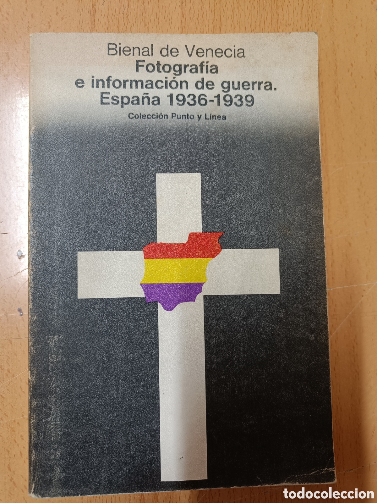 Libros de segunda mano: FOTOGRAF&Iacute;A E INFORMACI&Oacute;N DE GUERRA. ESPA&Ntilde;A 1936-1939. BIENAL DE VENECIA.