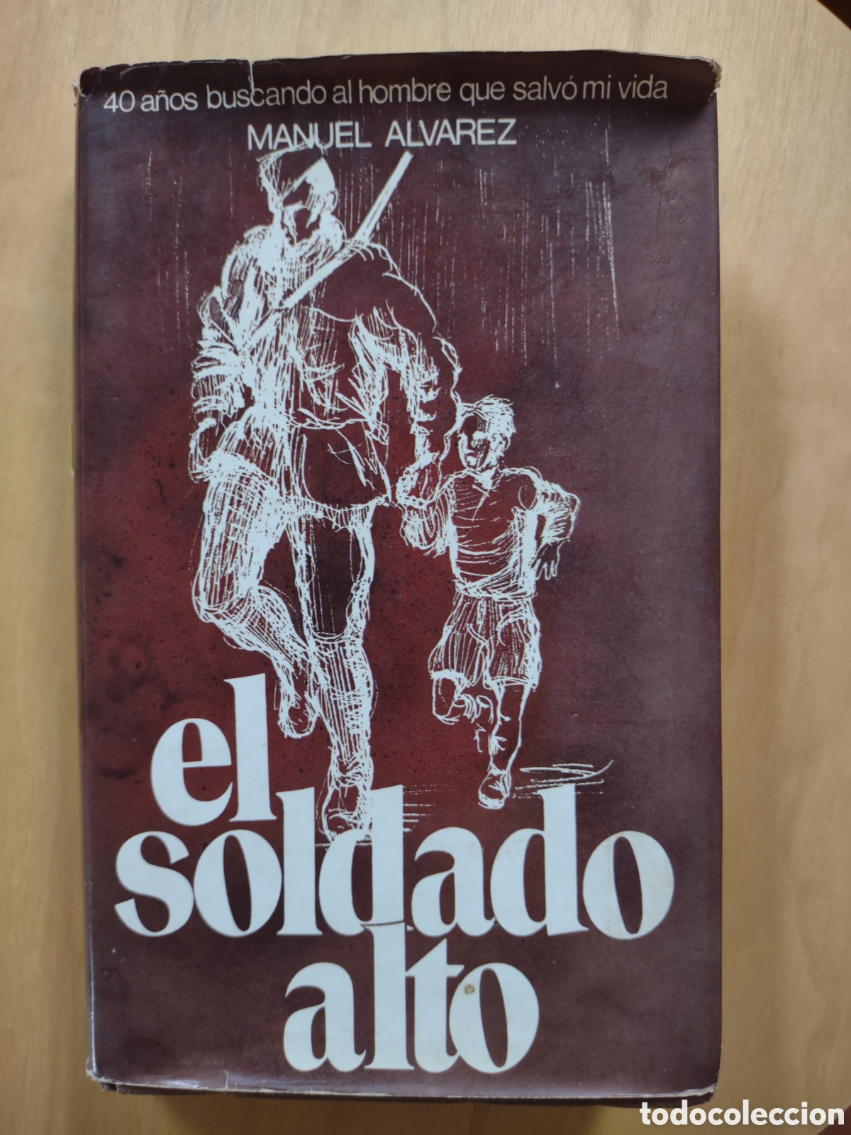 Libros de segunda mano: EL SOLDADO ALTO : 40 A&Ntilde;OS BUSCANDO AL HOMBRE QUE SALV&Oacute; MI VIDA - MANUEL ALVAREZ