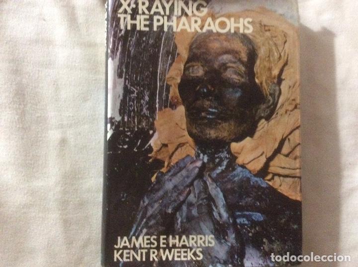 Second hand books: James E. Harris y Kent R. Weeks - X-RAYING THE PHARAOHS Faraones con rayos x