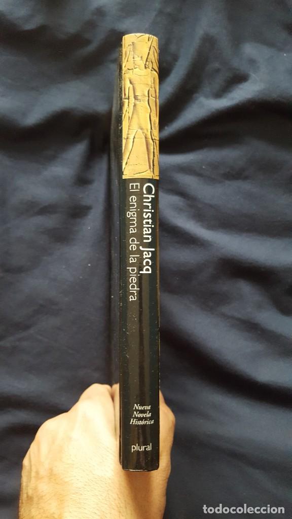 Libros de segunda mano: El enigma de la piedra - Foto 2