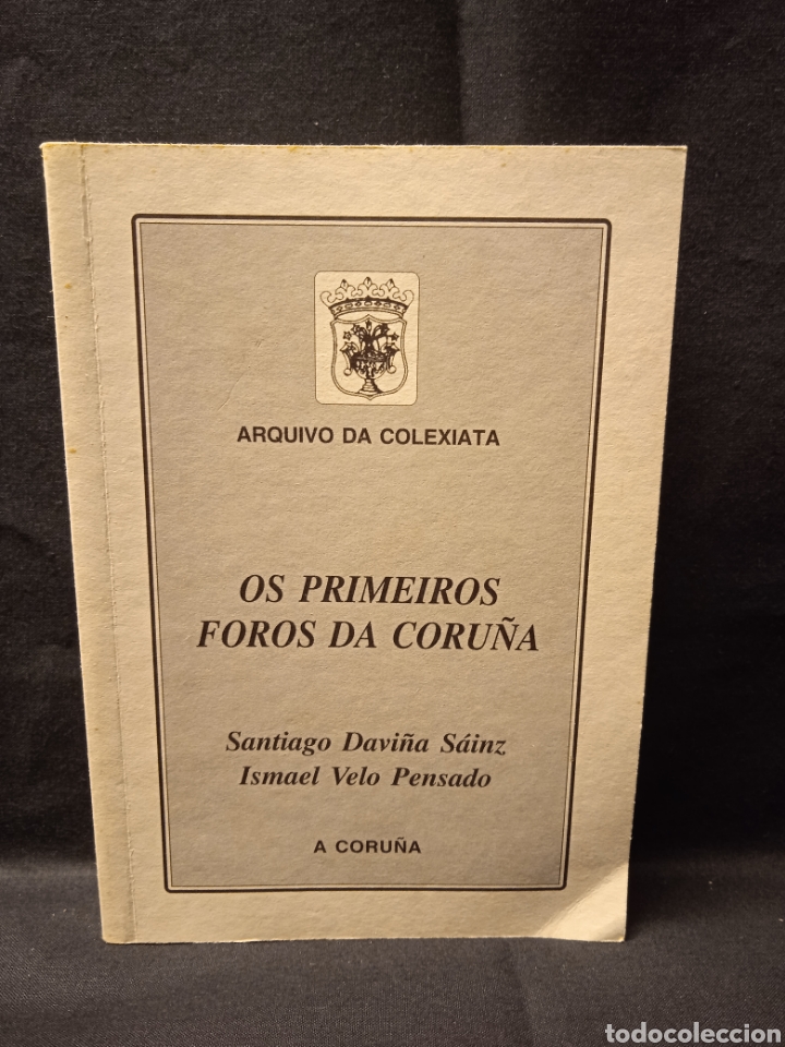 Libros de segunda mano: OS PRIMEIROS FOROS DA CORU&Ntilde;A - SANTIAGO DAVI&Ntilde;A S&Aacute;INZ E ISMAEL VELO PENSADO - PERNAS 2002