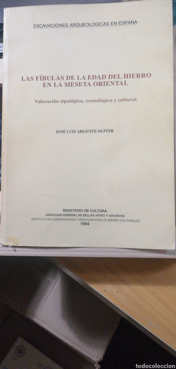 Libri di seconda mano: LAS F&Iacute;BULAS EN LA EDAD DEL HIERRO EN LA MESETA ORIENTAL. ARGENTE OLIVER, JOS&Eacute; LUIS MINISTERIO DE EDU