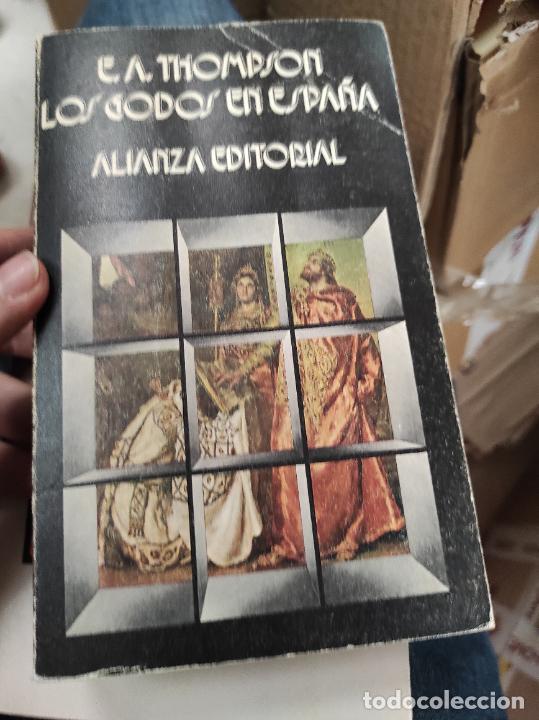 Libros de segunda mano: Los godos en Espa&ntilde;a. E. A. Thomson - Foto 1