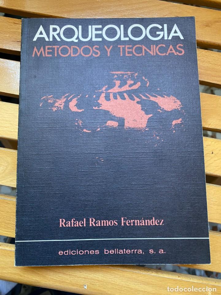 Libros de segunda mano: ARQUEOLOG&Iacute;A METODOS Y T&Eacute;CNICAS - Foto 1