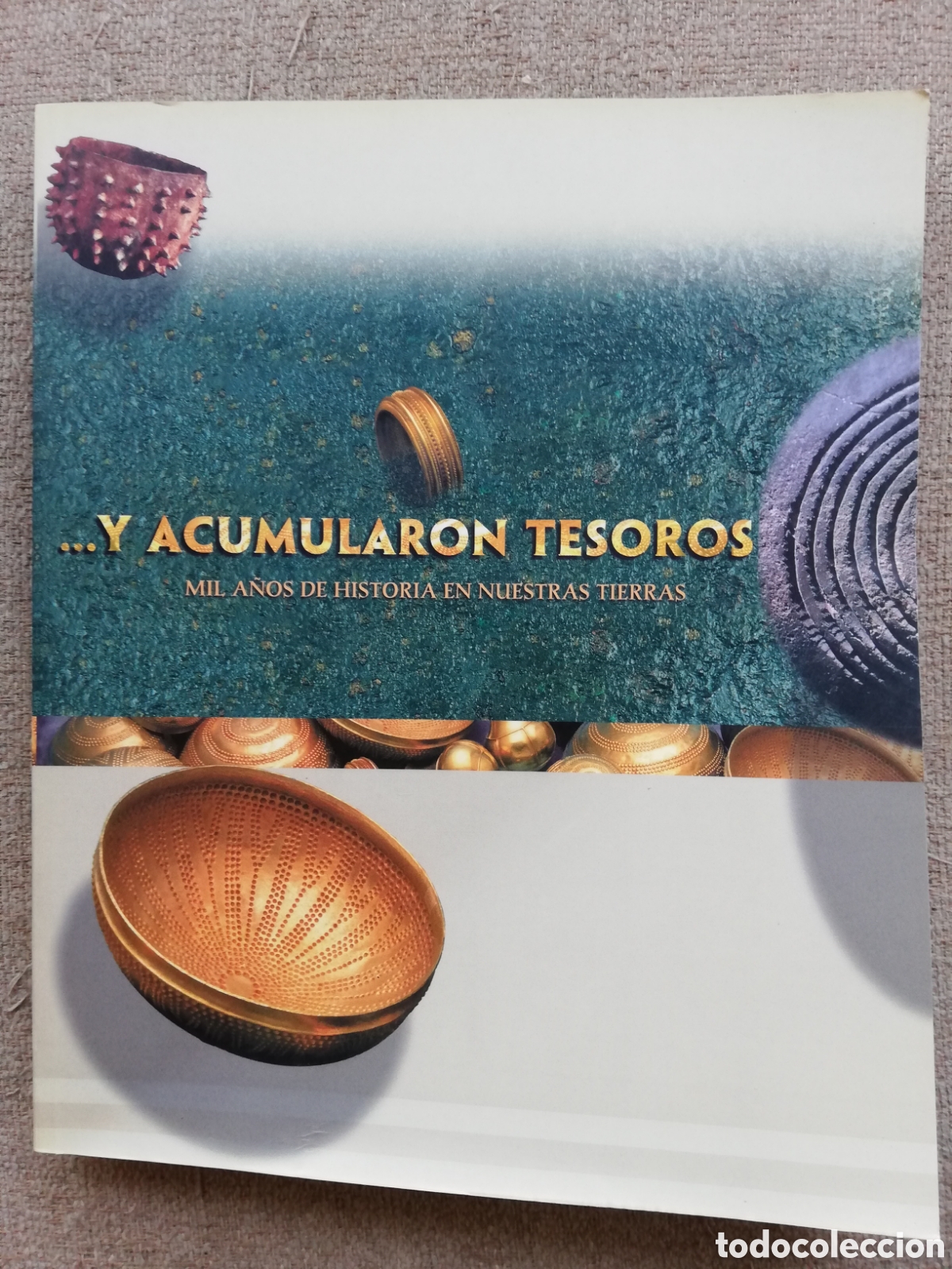 Livres d'occasion: ... Y acumularon tesoros. Mil a&ntilde;os de historia de nuestras tierras. (Mediterraneo). Exposici&oacute;n CAM