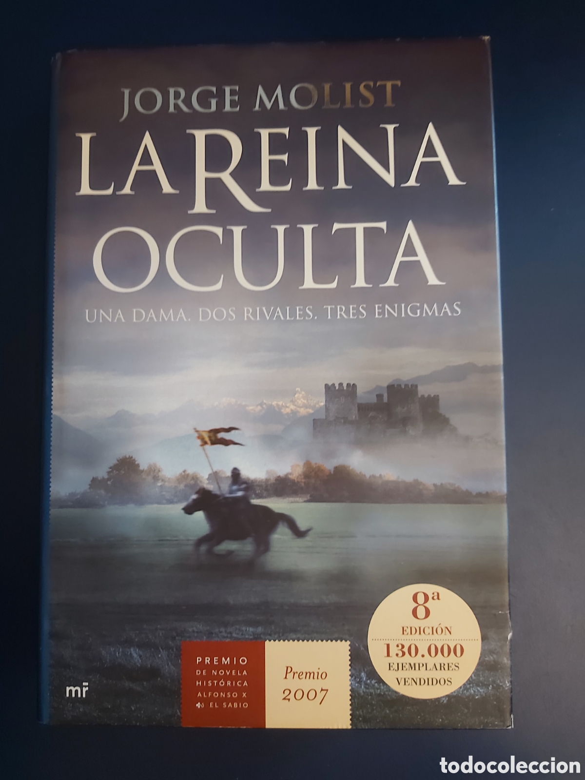 Libri di seconda mano: LA REINA OCULTA UNA DAMA DOS RIVALES TRES ENIGMAS JORGE MOLIST MART&Iacute;NEZ ROCA 2007 CON ILUSTRACIONES