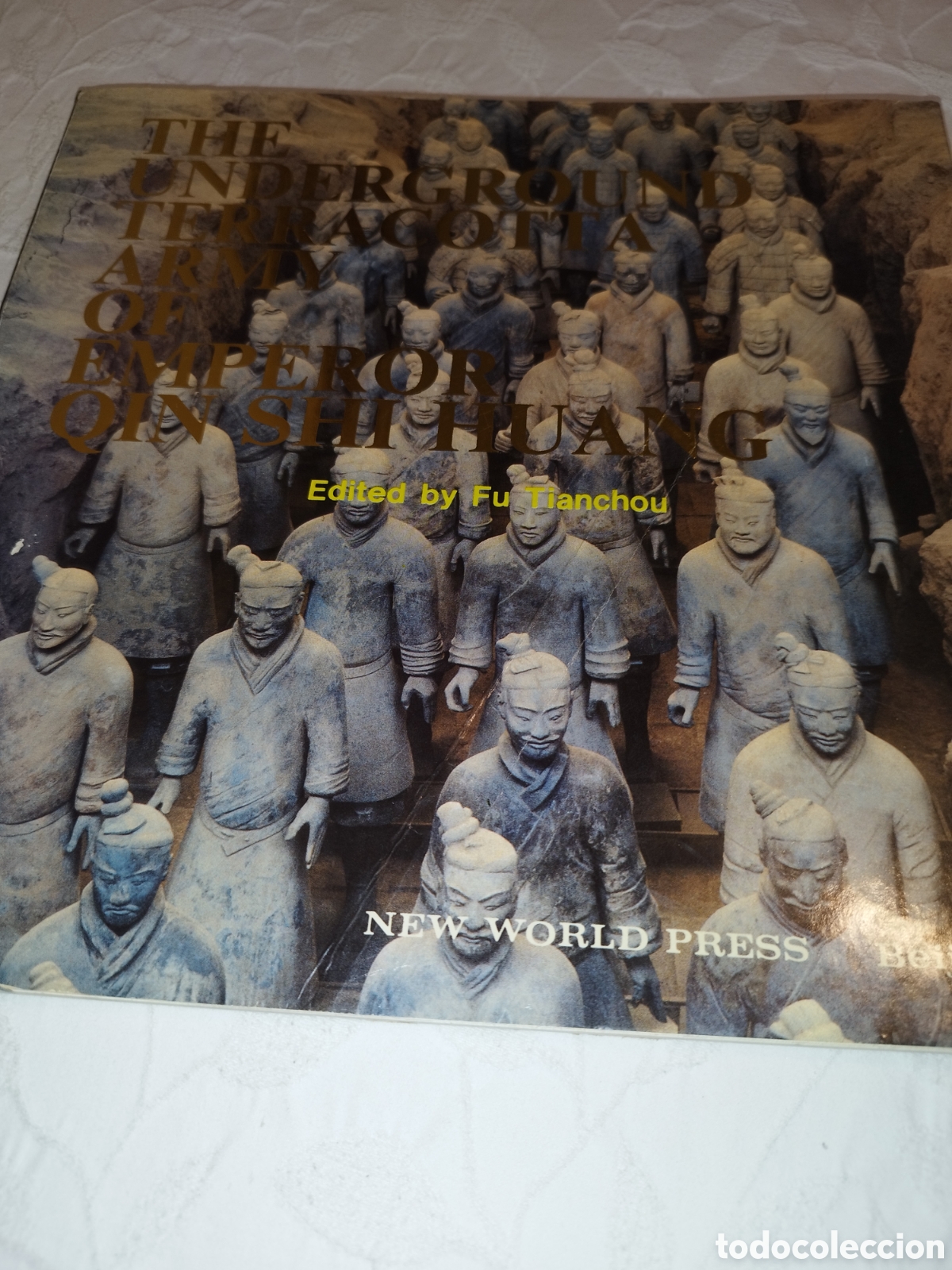 Libros de segunda mano: THE UNDERGROUND TERRACOTTA ARMY OF EMPEROR QIN SHI HUANG. ED FU TIANCHOU, 1994.