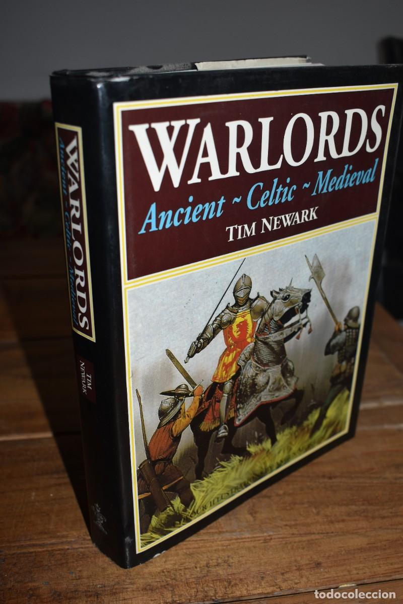 Libros de segunda mano: WARLORDS. ANCIENT- CELTIC- MEDIEVAL. Tim Newark. Illustrations by Angus McBride. London 1998