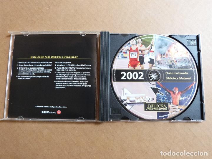 Libros de segunda mano: El a&ntilde;o multimedia biblioteca internet CD complemento a los libros de Difusora Internacional 2002 - Foto 2