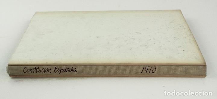 Libros de segunda mano: CONSTITUCI&Oacute;N ESPA&Ntilde;OLA, 1978. 26X34 CM. - Foto 2