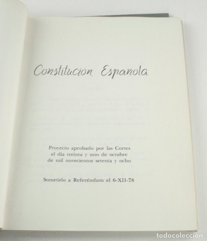 Libros de segunda mano: CONSTITUCI&Oacute;N ESPA&Ntilde;OLA, 1978. 26X34 CM. - Foto 4