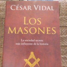 Libros de segunda mano: LOS MASONES. Lote 293320373