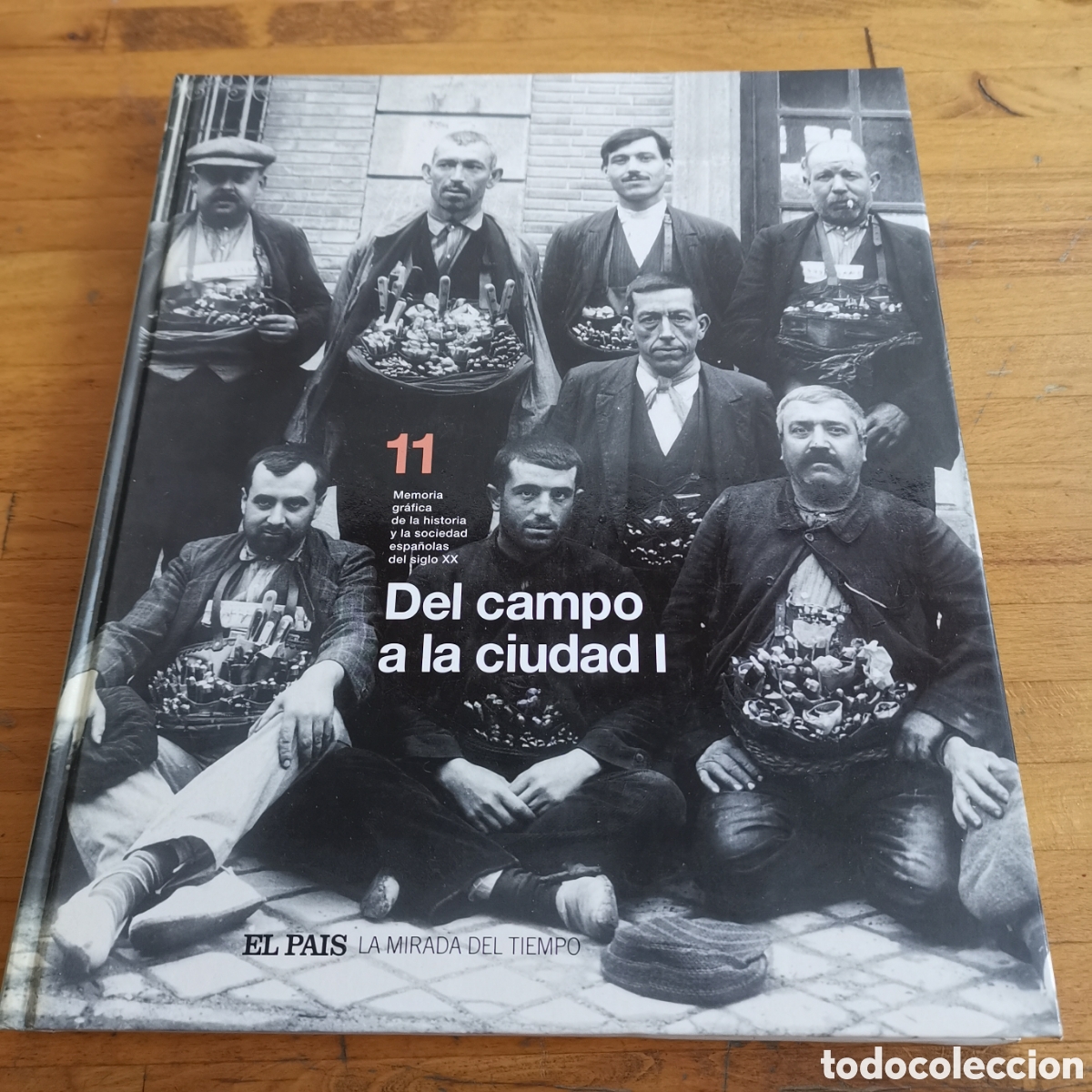 Libros de segunda mano: Libro Del Campo a la ciudad. Ed. El Pa&iacute;s 2006 - Foto 1