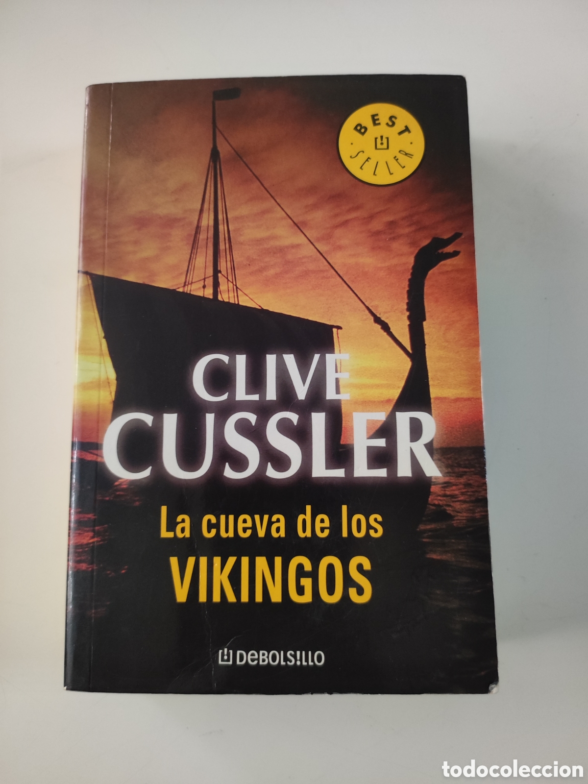 Libros de segunda mano: LA CUEVA DE LOS VIKINGOS - C Cussler - Foto 1