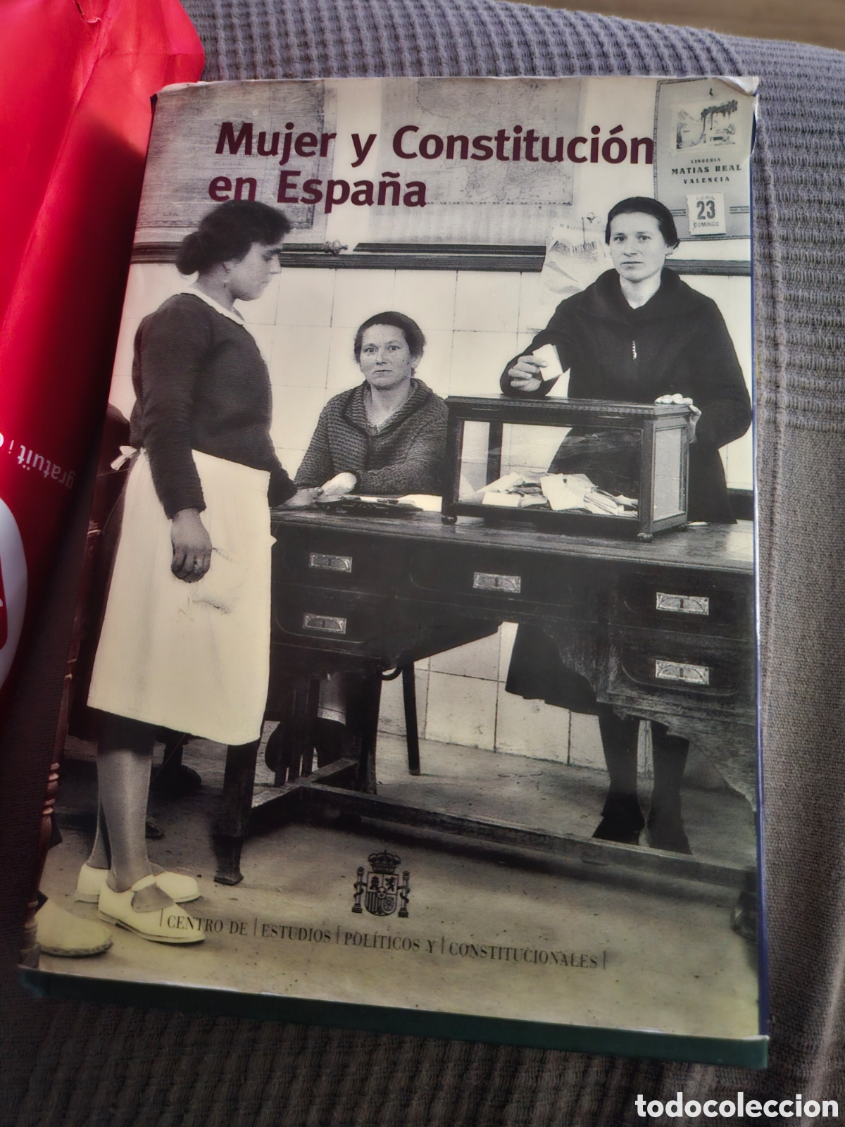 Libros de segunda mano: Mujer y Constituci&oacute;n en Espa&ntilde;a - Foto 1