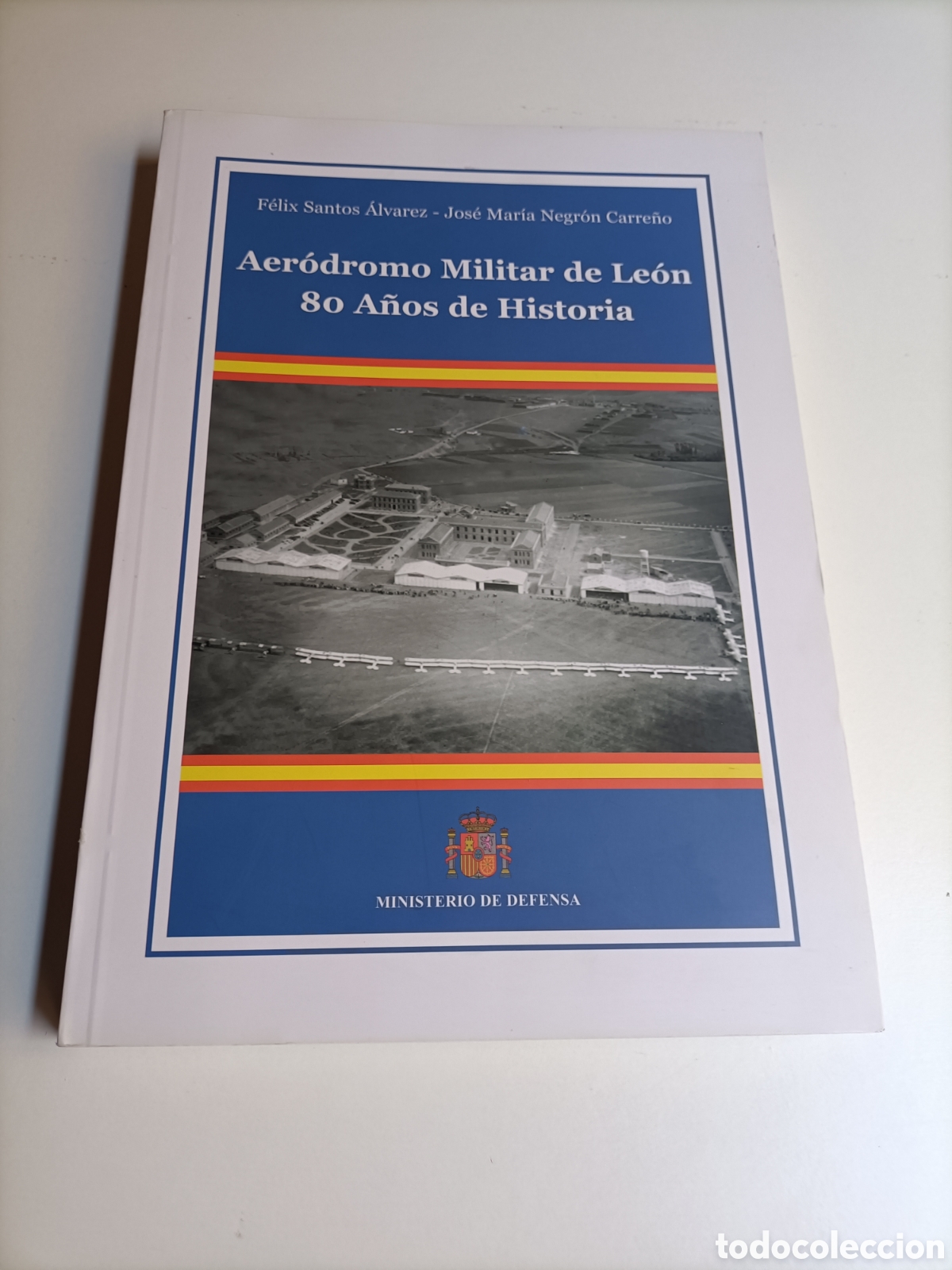 Libros de segunda mano: Aer&oacute;dromo militar de Le&oacute;n. 80 a&ntilde;os de historia. Historia militar aeron&aacute;utica aviones